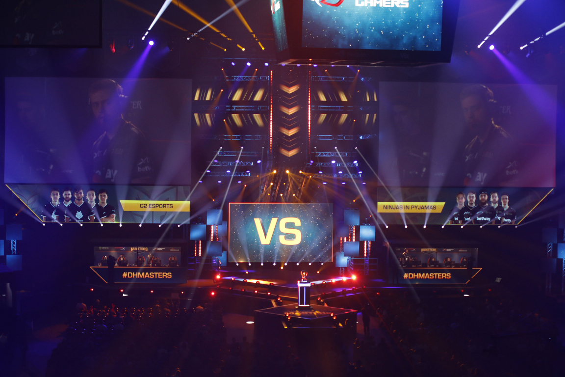 Scenen inne i Malmö Arena när G2 Esports och Ninjas in Pyjamas ska spela semifinal under Dreamhack Masters Malmö