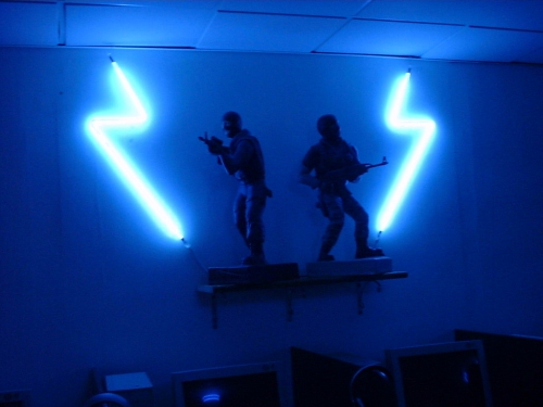 Stiligt. Fast kameran tycker inte om mörker, så det blev lite suddigt.