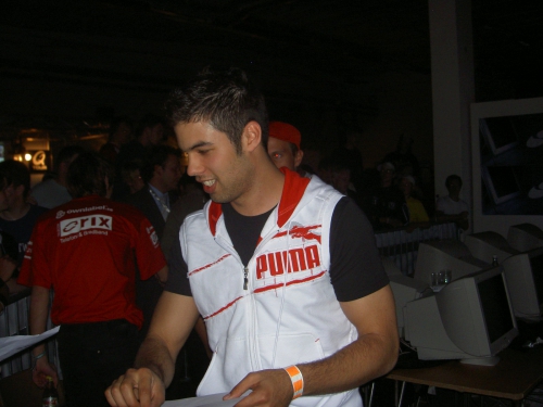 Potti signs autographs after their win against Eyeballers (at the ESWC qualifier)