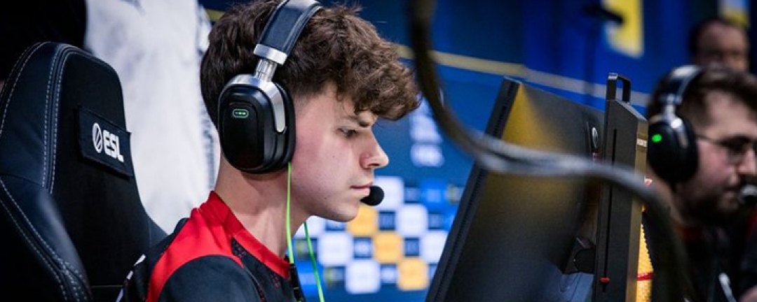 Stjärnan Förlänger Kontraktet Med Mouz Som En Familj Counter Strike 