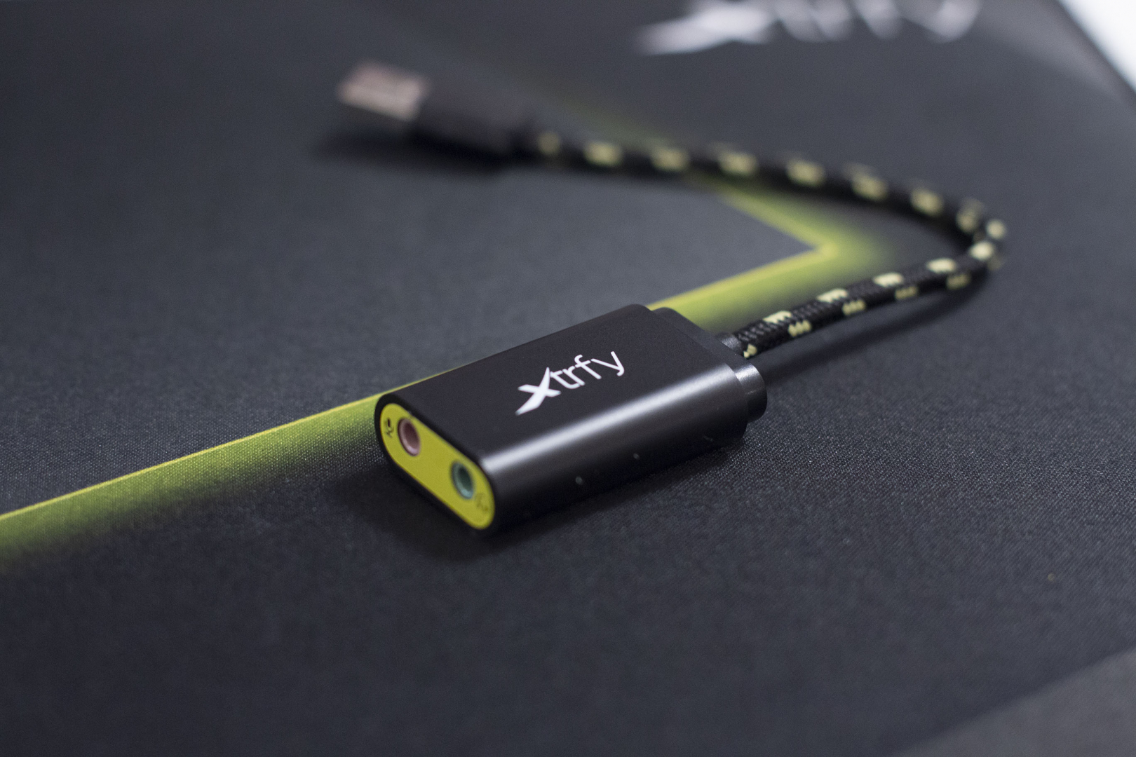 Xtrfys USB-ljudkort ger alla headsets H1-kvalité.